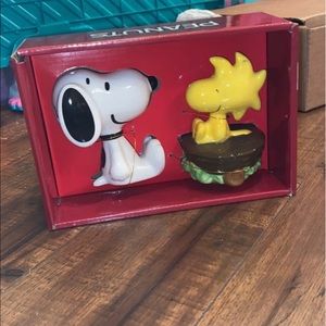 Peanuts snoopy and woostock salt pepper shakers